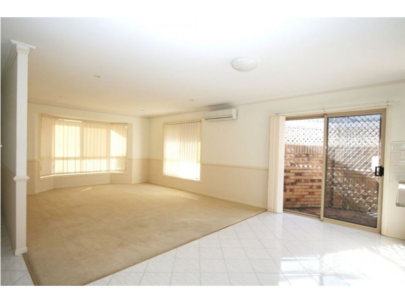 1/12 Washington Court, Varsity Lakes QLD 4227