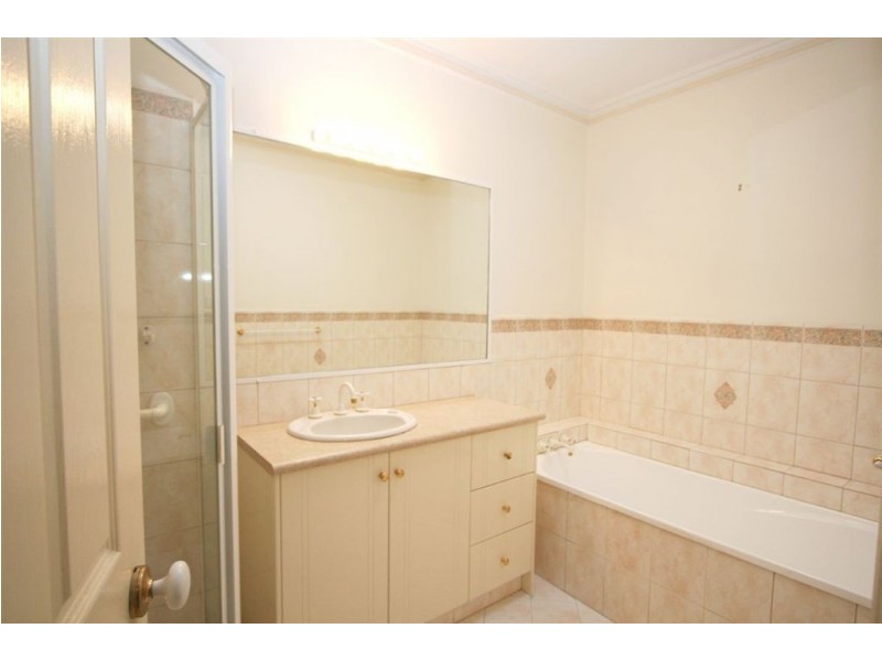 1/12 Washington Court, Varsity Lakes QLD 4227