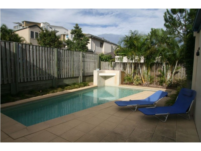 16 North Shore Ave, Varsity Lakes QLD 4227