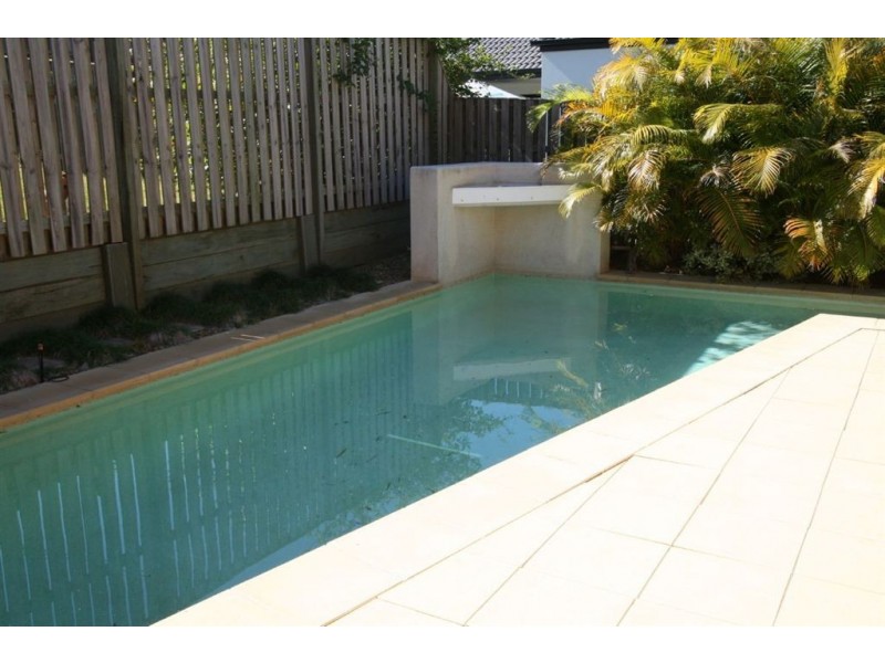 16 North Shore Ave, Varsity Lakes QLD 4227