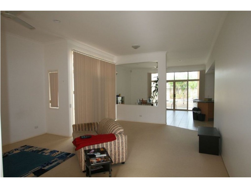 16 North Shore Ave, Varsity Lakes QLD 4227