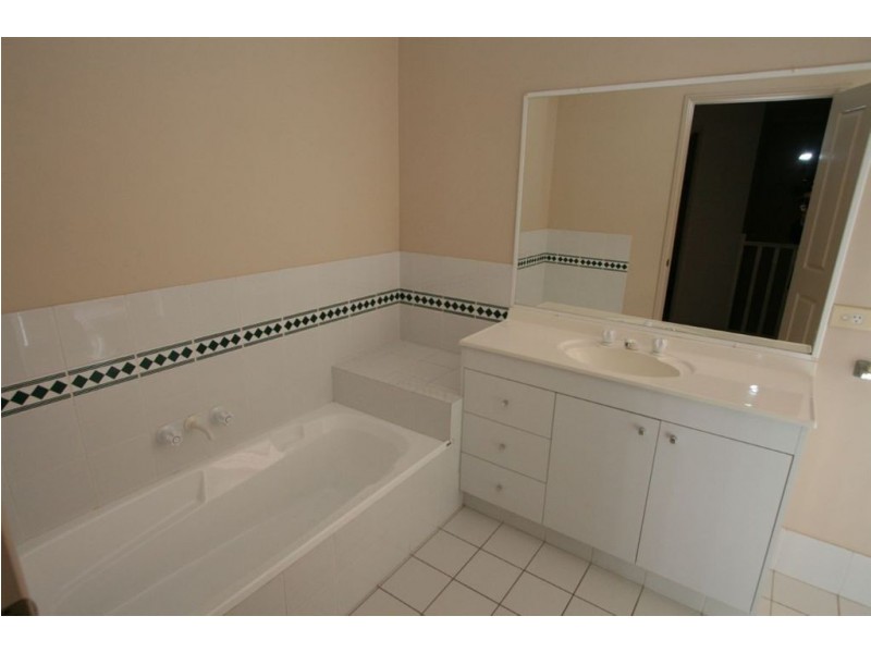 20 Emerton Cr, Robina QLD 4226