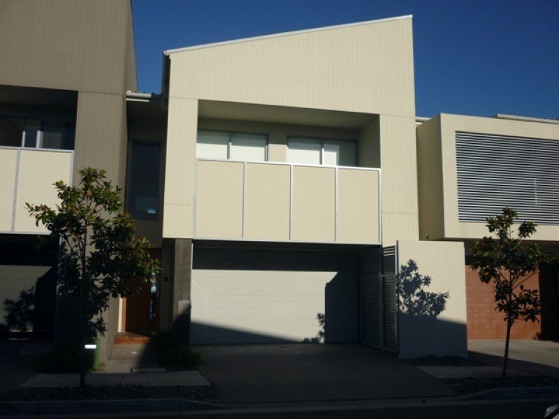 7 Lakefront Cr, Varsity Lakes QLD 4227
