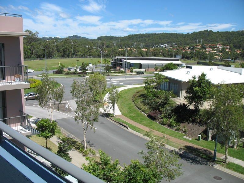 32/1 Acacia Ct, Robina QLD 4226