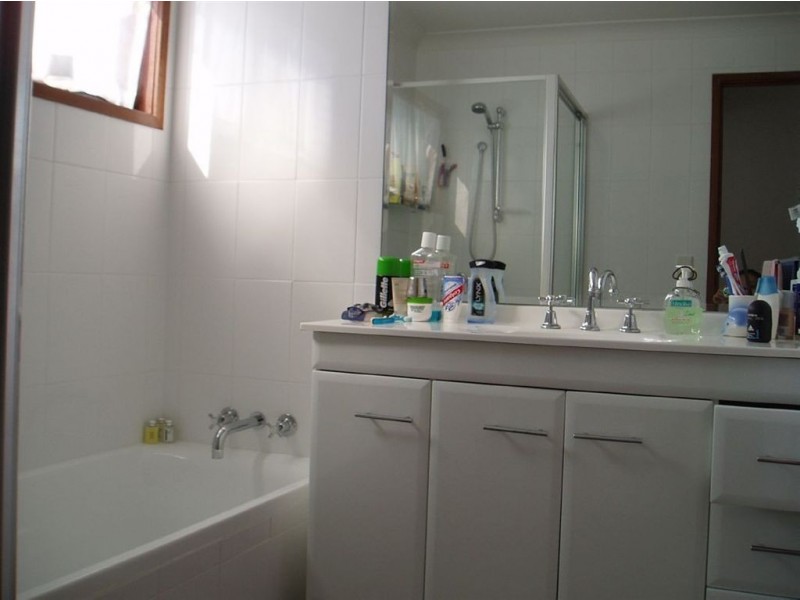 8/7 Angie Crt, Mermaid Waters QLD 4218