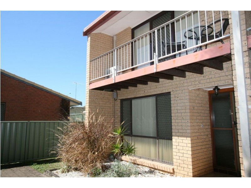 8/7 Angie Crt, Mermaid Waters QLD 4218