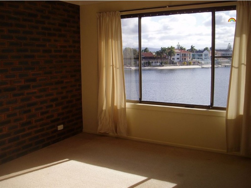 5/3 Jodie Crt, Mermaid Waters QLD 4218