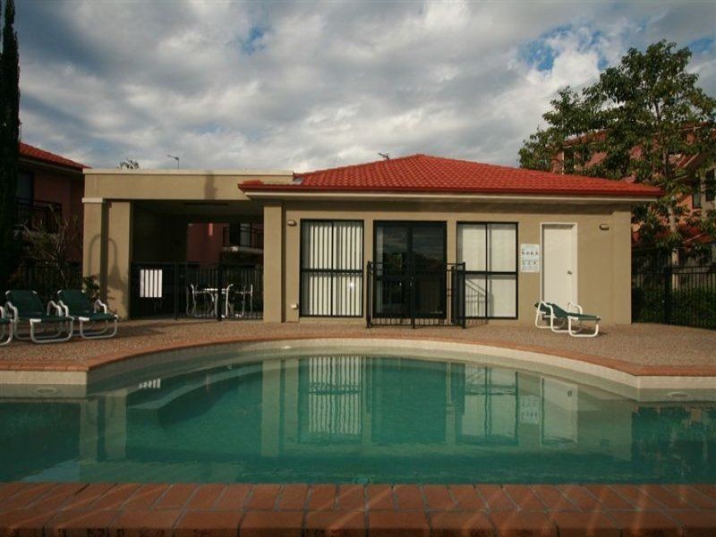 2 Geraldton Drive, Robina QLD 4226