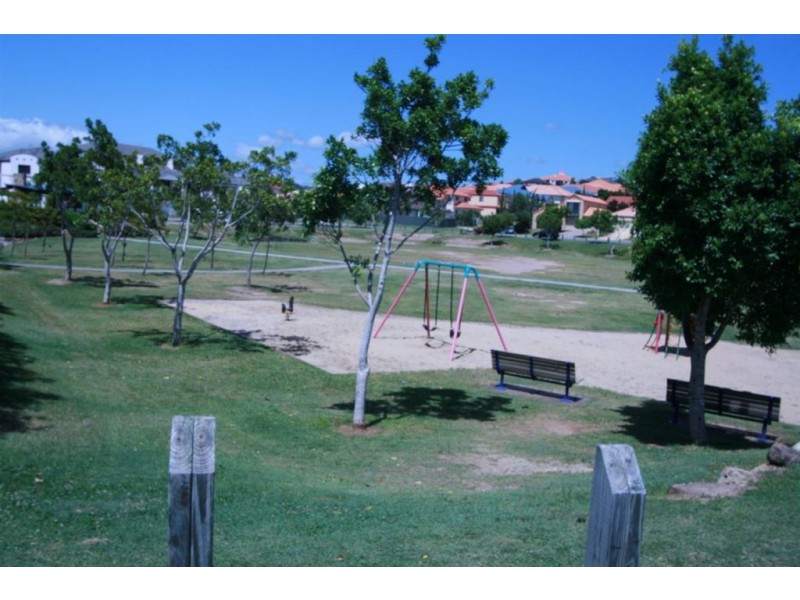 3 Alexandrina Dr, Varsity Lakes QLD 4227