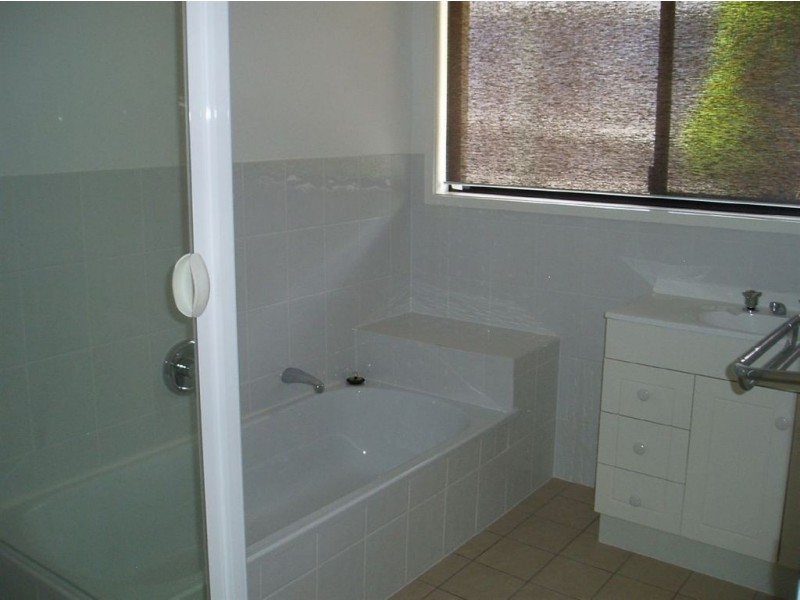 4 Kentwood Drive, Robina QLD 4226