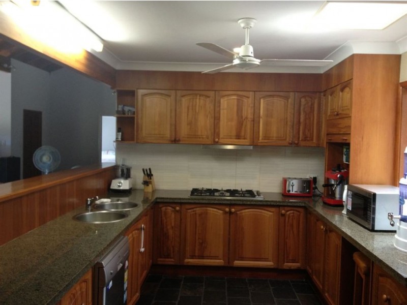 4 Chatswood Court, Robina QLD 4226