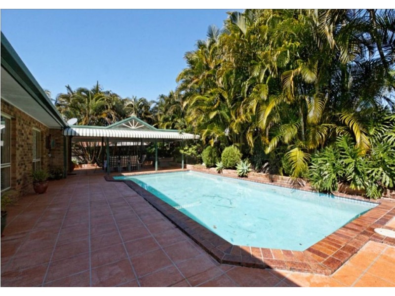 4 Camberwell Cct, Robina QLD 4226