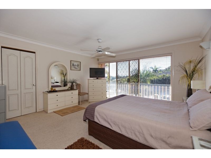 4 Camberwell Cct, Robina QLD 4226