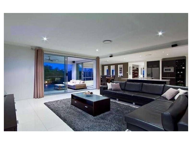 15 Willow Tree Drive, Reedy Creek QLD 4227