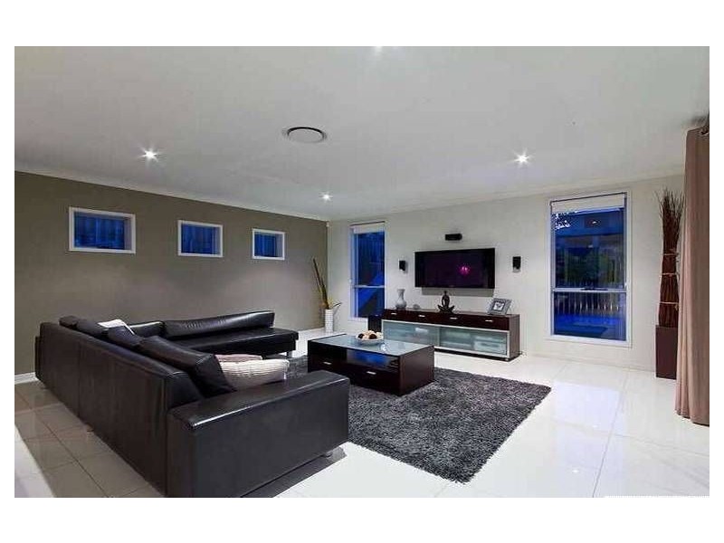 15 Willow Tree Drive, Reedy Creek QLD 4227