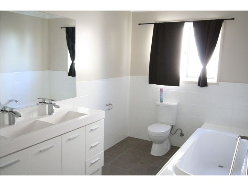 91 Highfield Drive, Merrimac QLD 4226