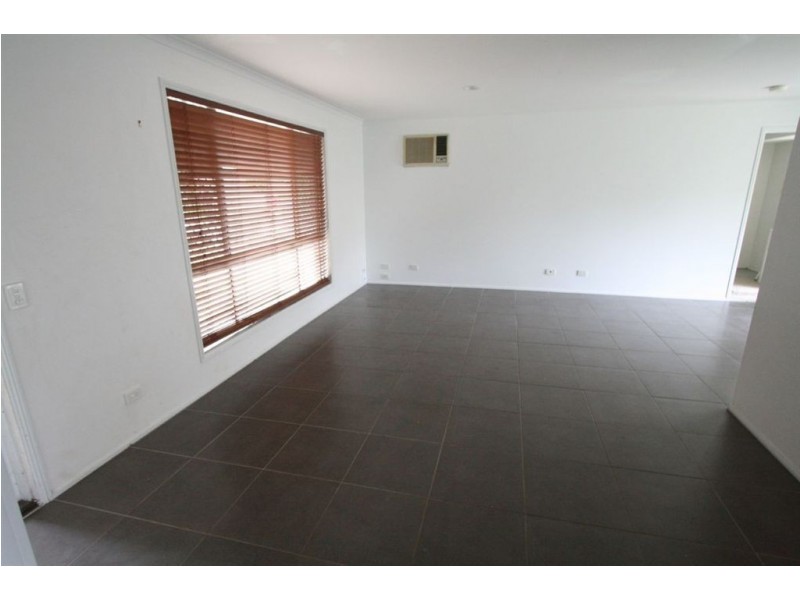 4 Southlake Drive, Varsity Lakes QLD 4227