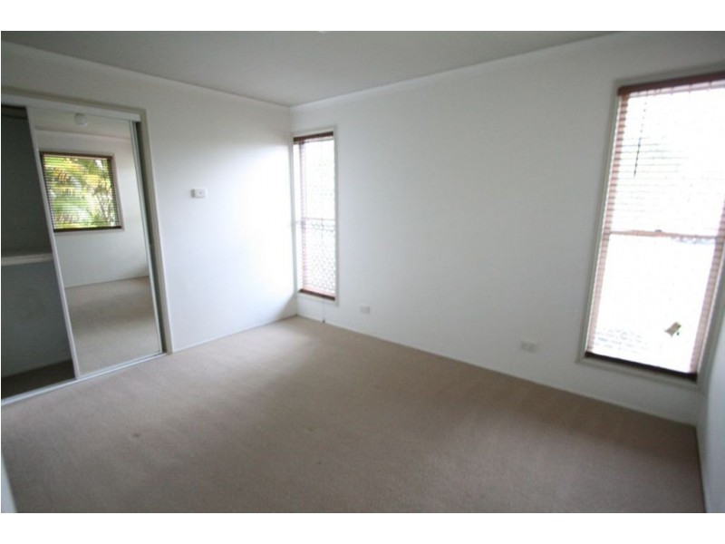 4 Southlake Drive, Varsity Lakes QLD 4227