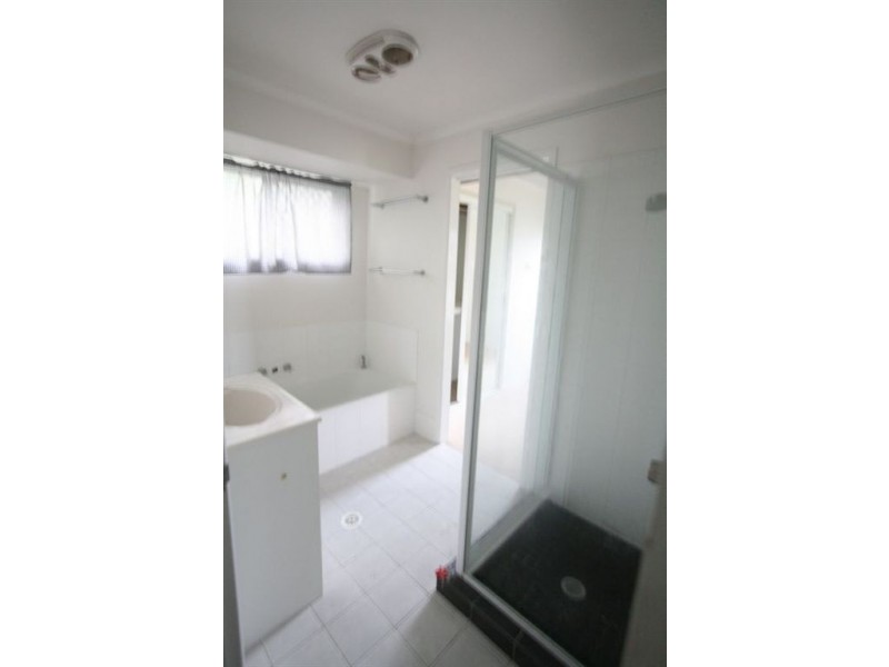 4 Southlake Drive, Varsity Lakes QLD 4227