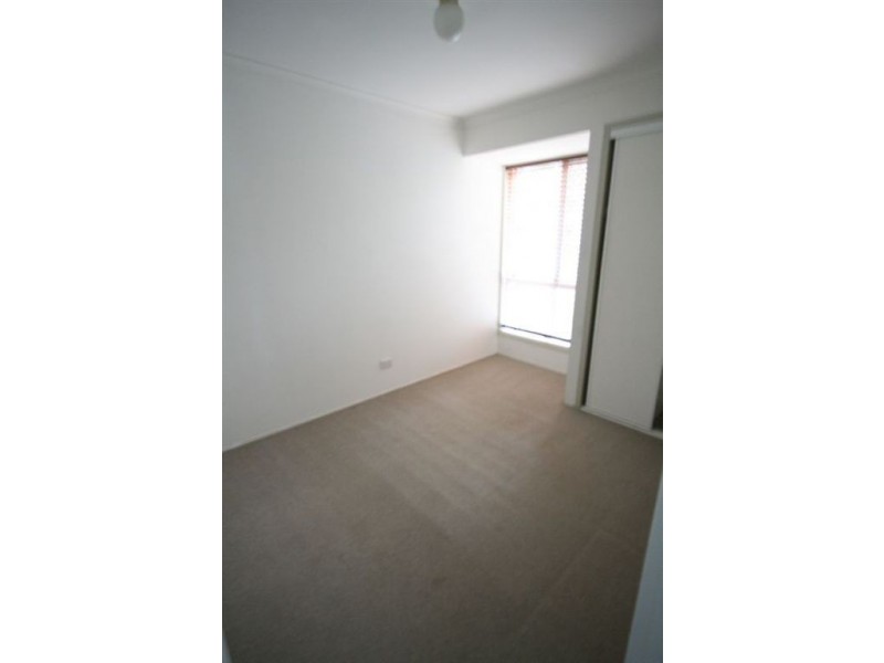 4 Southlake Drive, Varsity Lakes QLD 4227