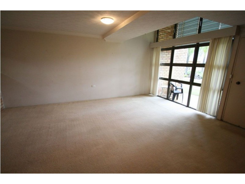 37 Hooker Boulevard, Broadbeach Waters QLD 4218