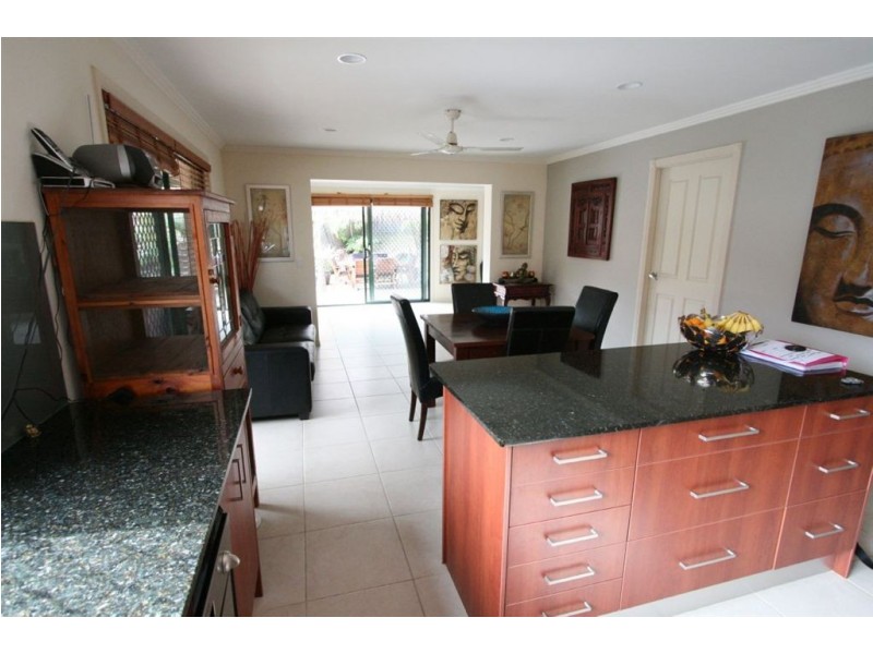 6 Manor Close, Robina QLD 4226