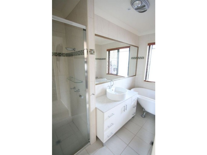 6 Manor Close, Robina QLD 4226