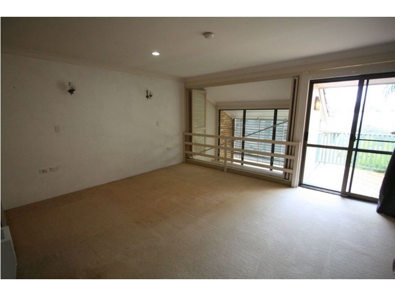 11/37 Hooker Boulevard, Broadbeach QLD 4218
