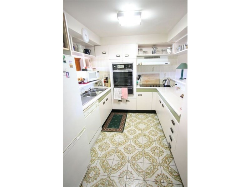 11/37 Hooker Boulevard, Broadbeach QLD 4218