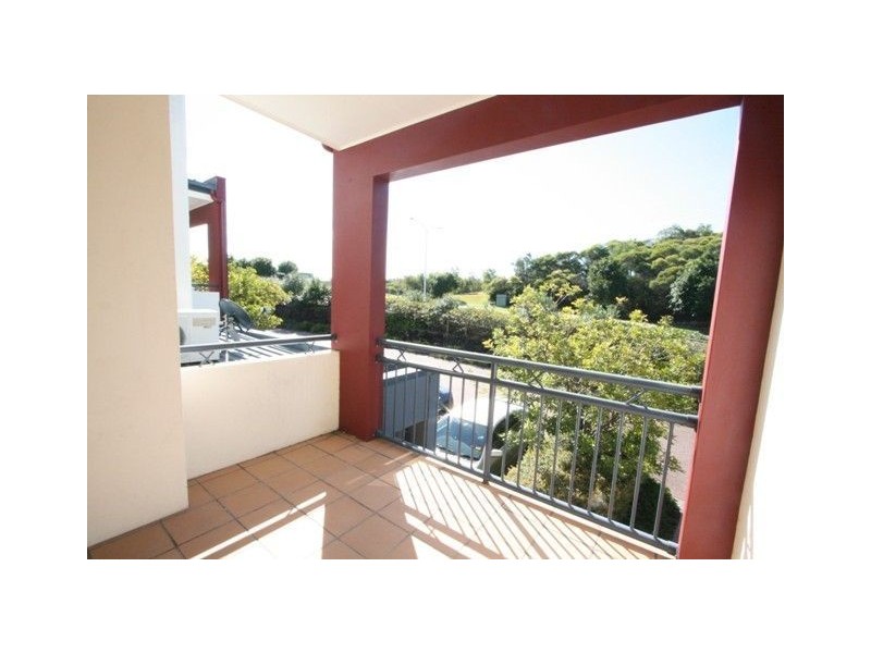 7/23 Peppertree Cct, Robina QLD 4226