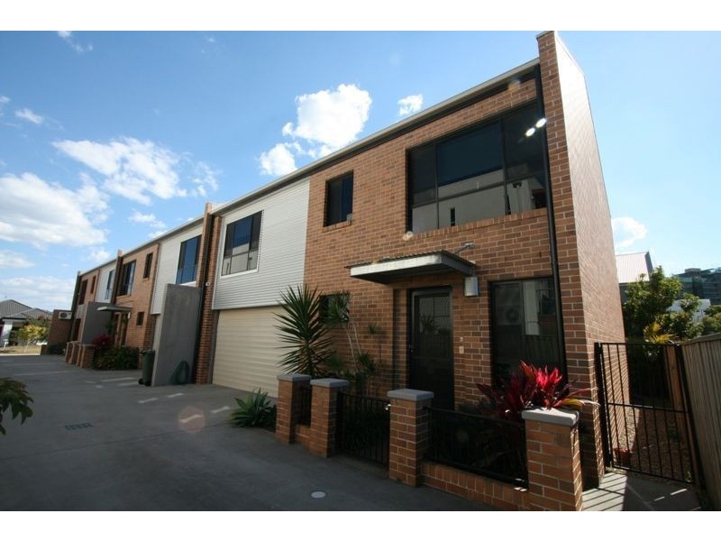 3-16 Tourangeau Cres, Varsity Lakes QLD 4227