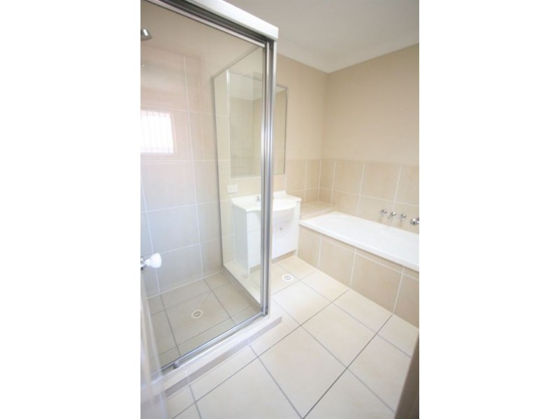 111/1 Coelia Ct, Carrara QLD 4211