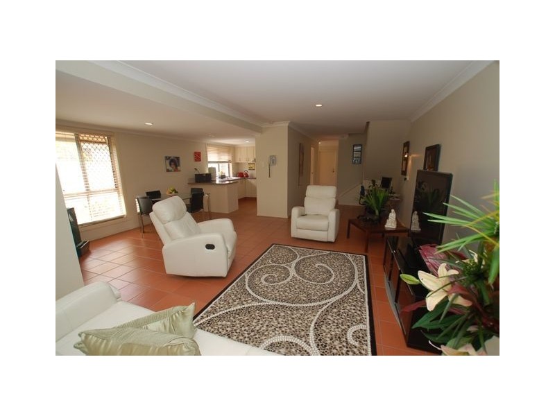 1/5 Swinburne St, Varsity Lakes QLD 4227
