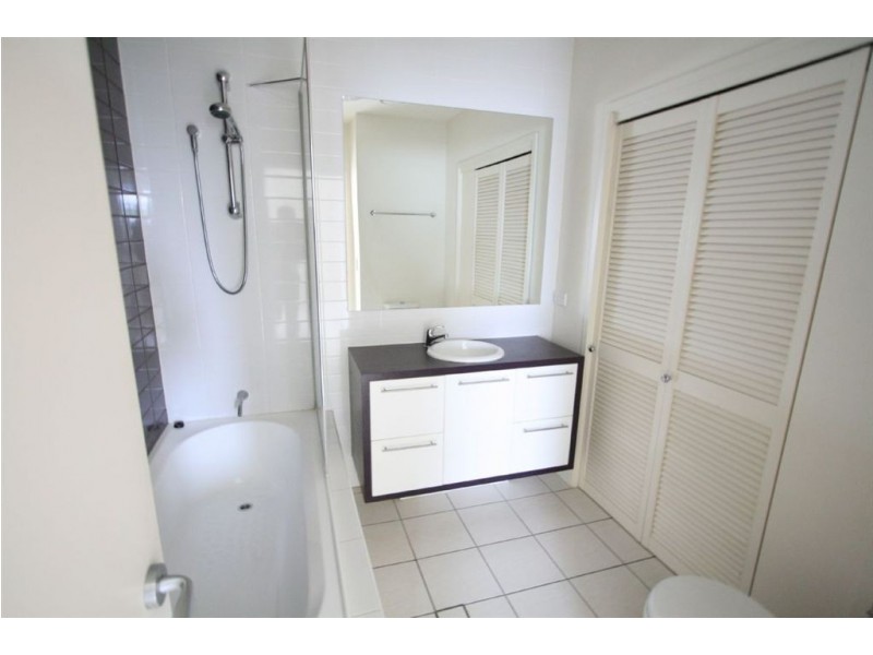 5/11 Promenade Ave, Robina QLD 4226