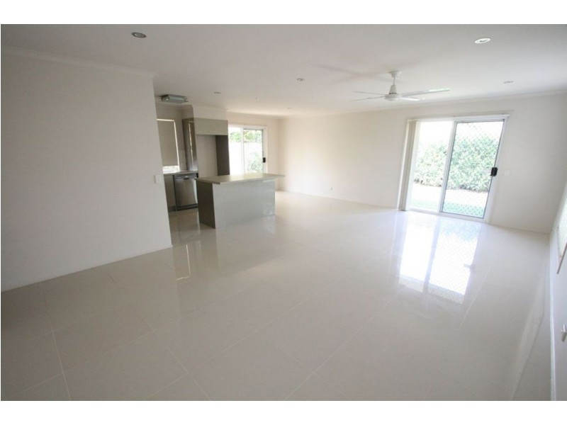 28 Southlake Drive, Varsity Lakes QLD 4227