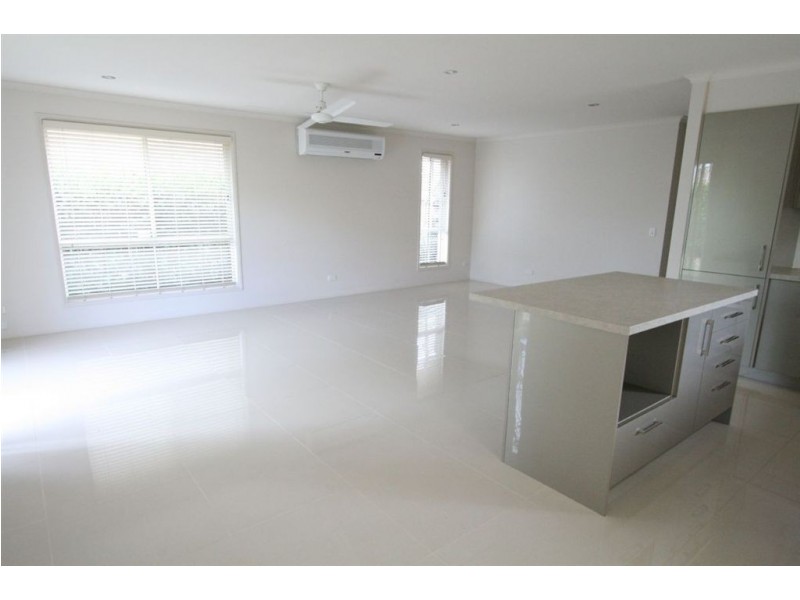 28 Southlake Drive, Varsity Lakes QLD 4227