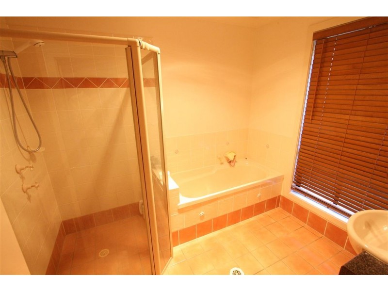 68 Olympus Dr, Robina QLD 4226