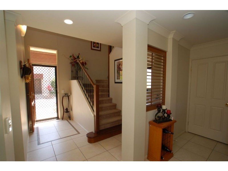 11/1 Pine Valley Dr, Robina QLD 4226