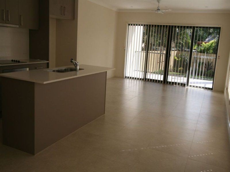 2/14 Evandale Crescent, Miami QLD 4220