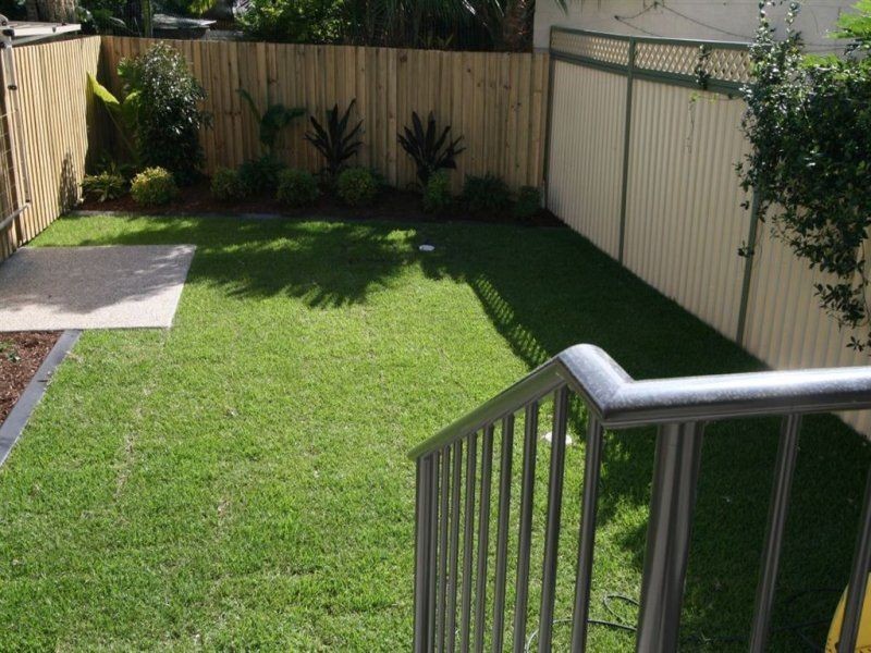 2/14 Evandale Crescent, Miami QLD 4220