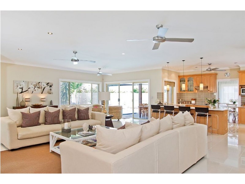 30 Kirralee Dr, Robina QLD 4226