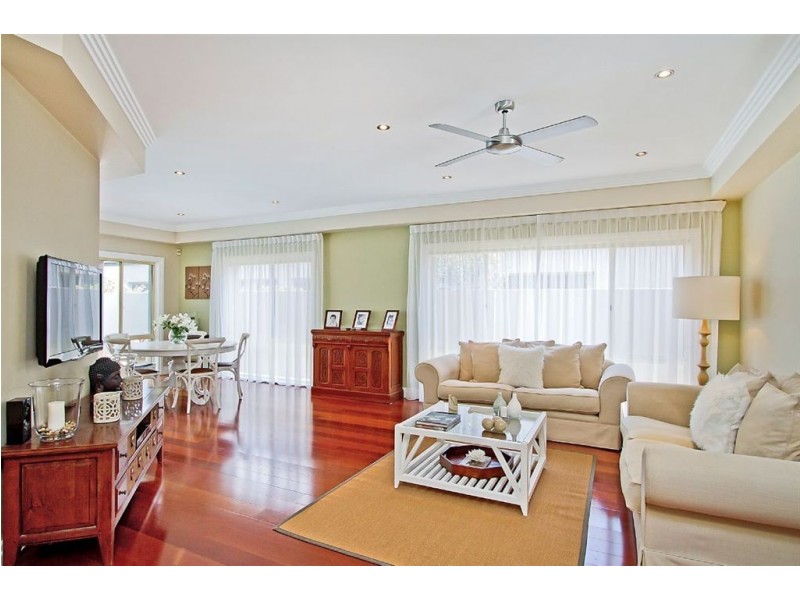 30 Kirralee Dr, Robina QLD 4226