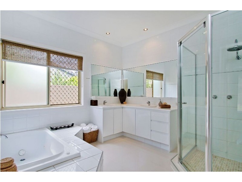 30 Kirralee Dr, Robina QLD 4226