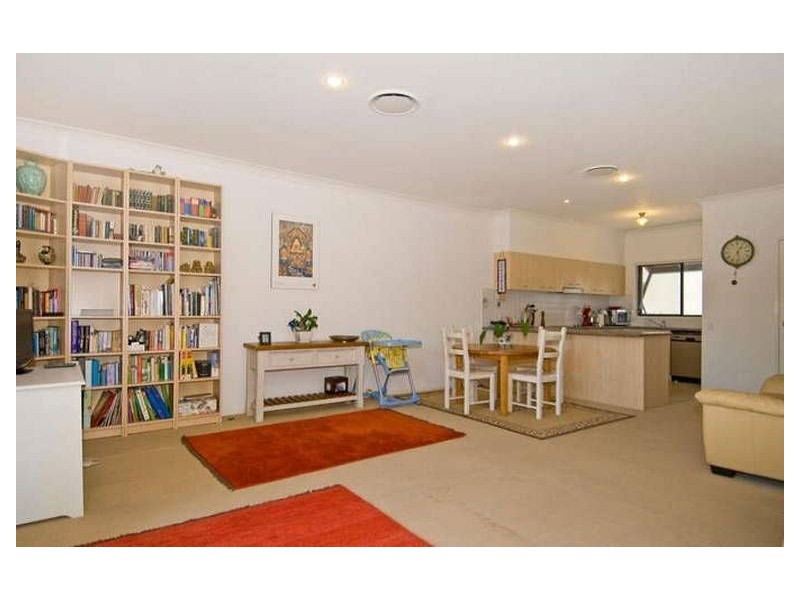 2 Tourangeau Cres, Varsity Lakes QLD 4227