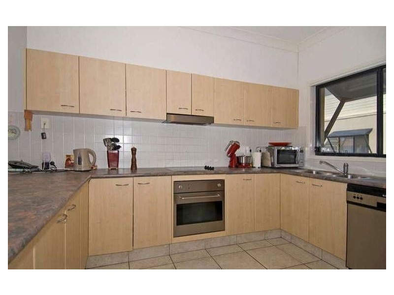 2 Tourangeau Cres, Varsity Lakes QLD 4227