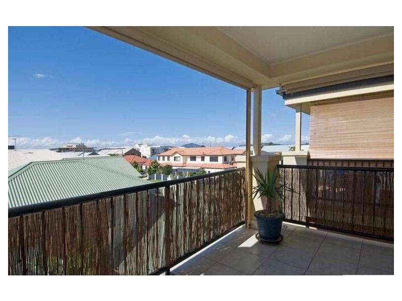 2 Tourangeau Cres, Varsity Lakes QLD 4227