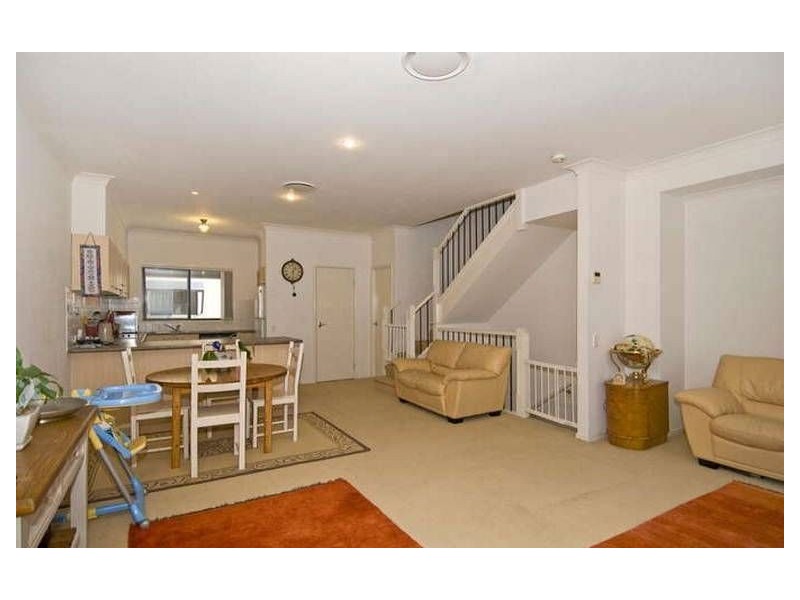 2 Tourangeau Cres, Varsity Lakes QLD 4227