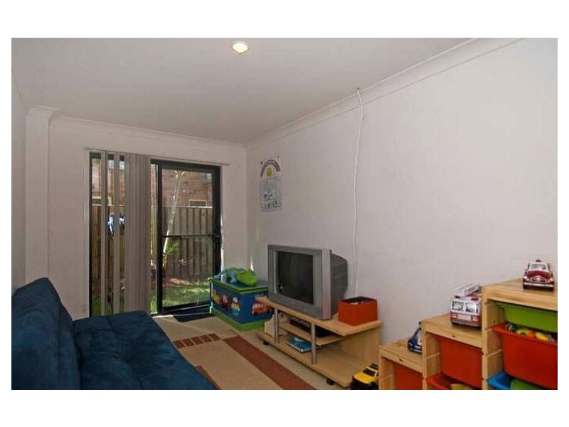 2 Tourangeau Cres, Varsity Lakes QLD 4227