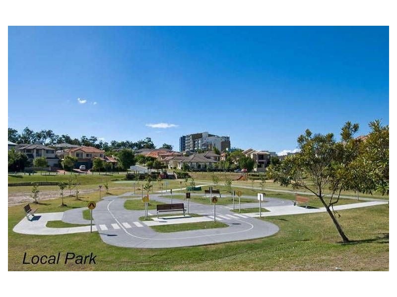 2 Tourangeau Cres, Varsity Lakes QLD 4227