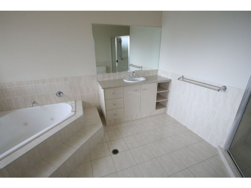 3 Malanda Place, Robina QLD 4226